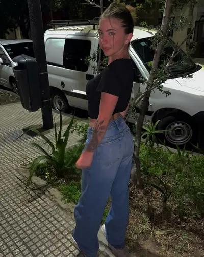 Novinha safada gostosa foi vazada dando a bucetinha no motel cover image
