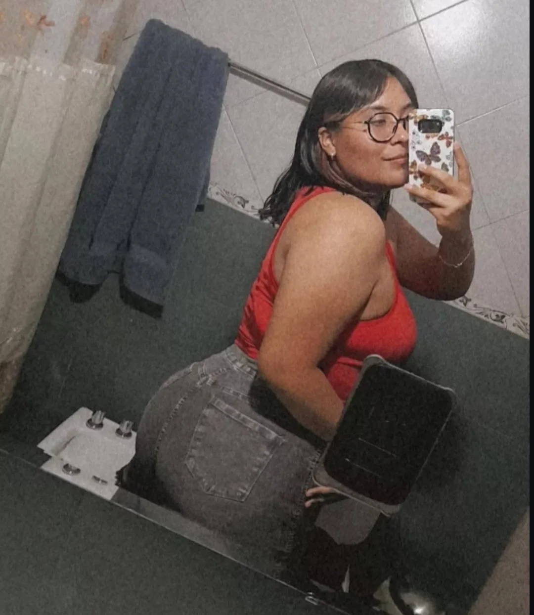 #4- Mi novia presume su enorme culazo 🔥🔥 image 2