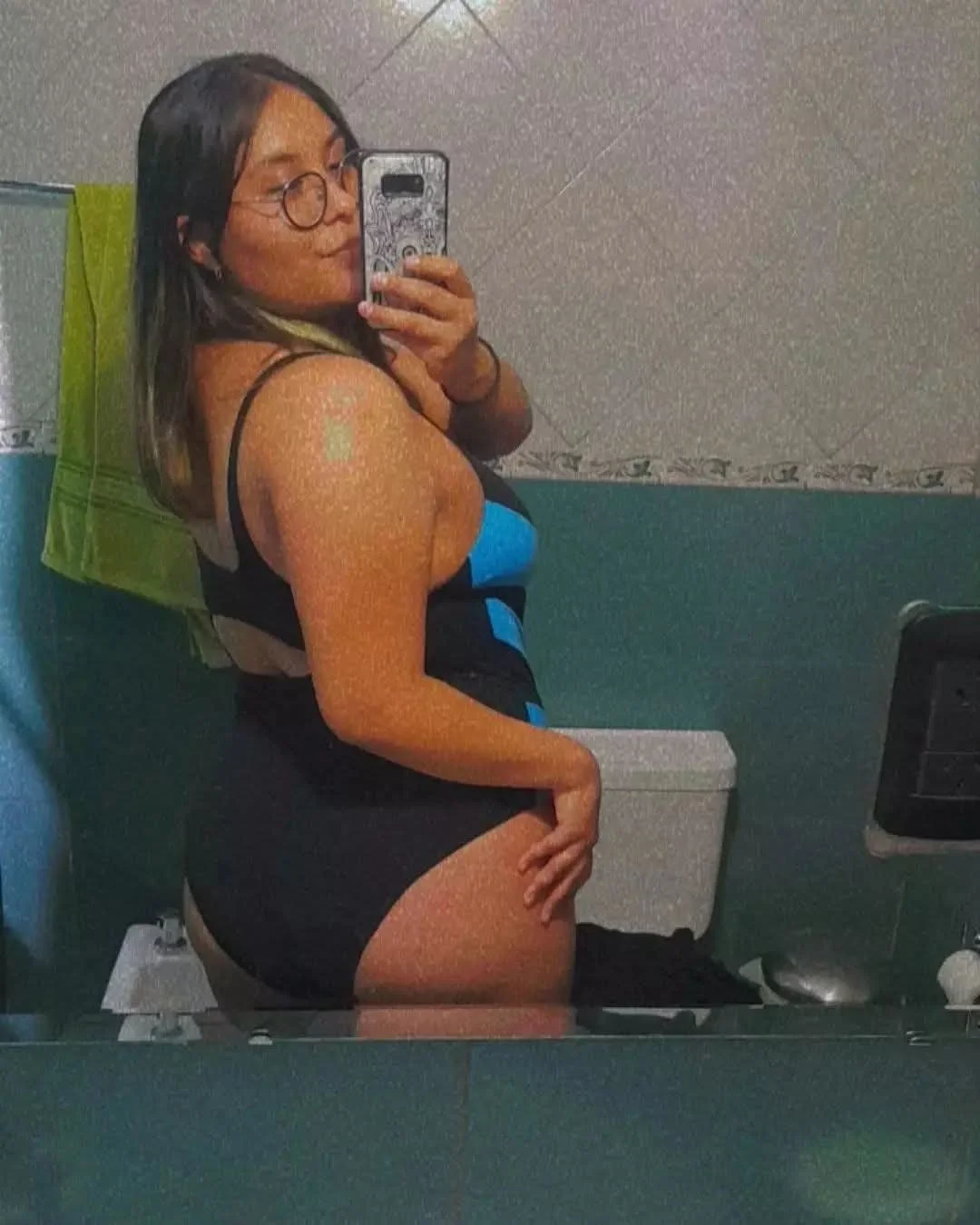 #4- Mi novia presume su enorme culazo 🔥🔥 image 3