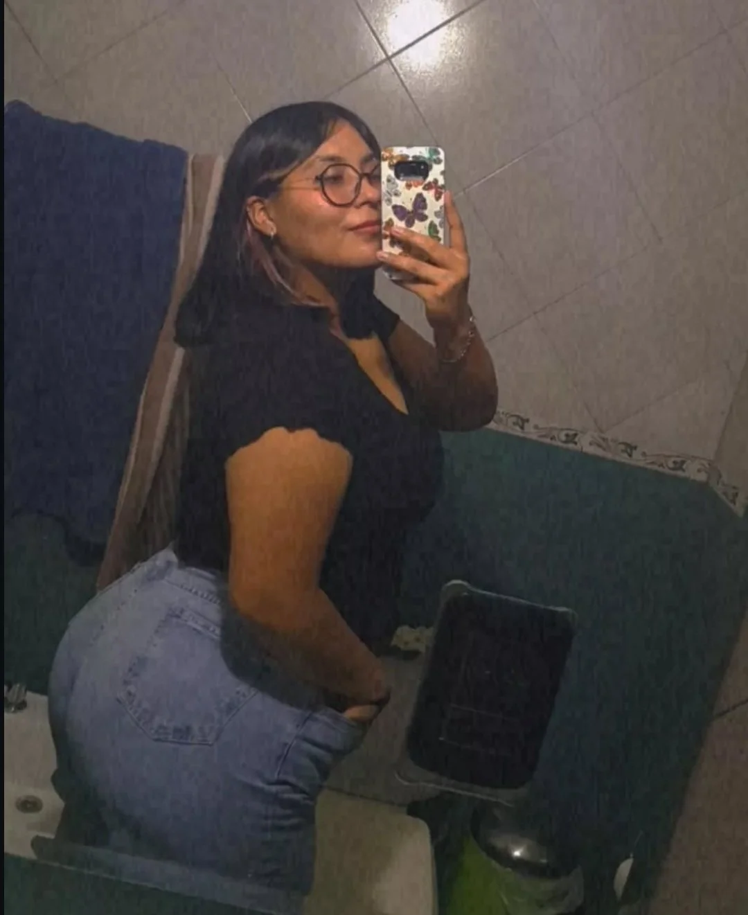 #4- Mi novia presume su enorme culazo 🔥🔥 image 4