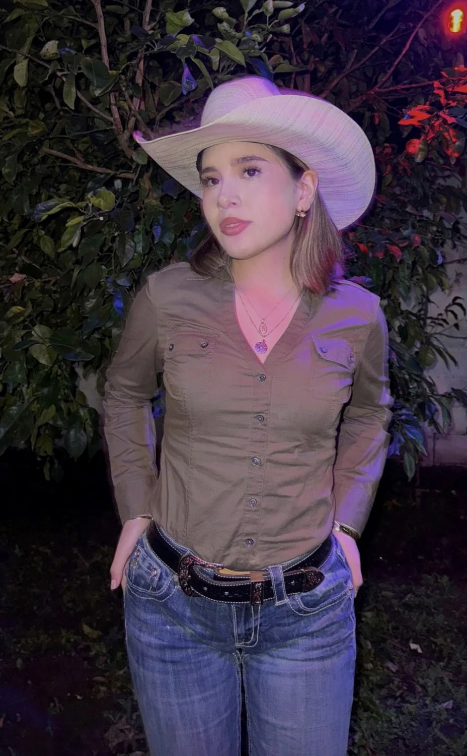 Karla the whore - share everywhere image 4