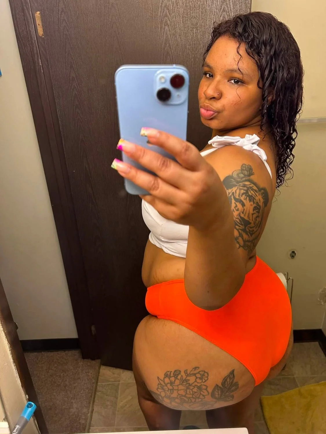 Made for gooning 💦🍆 And going balls deep ! image 7