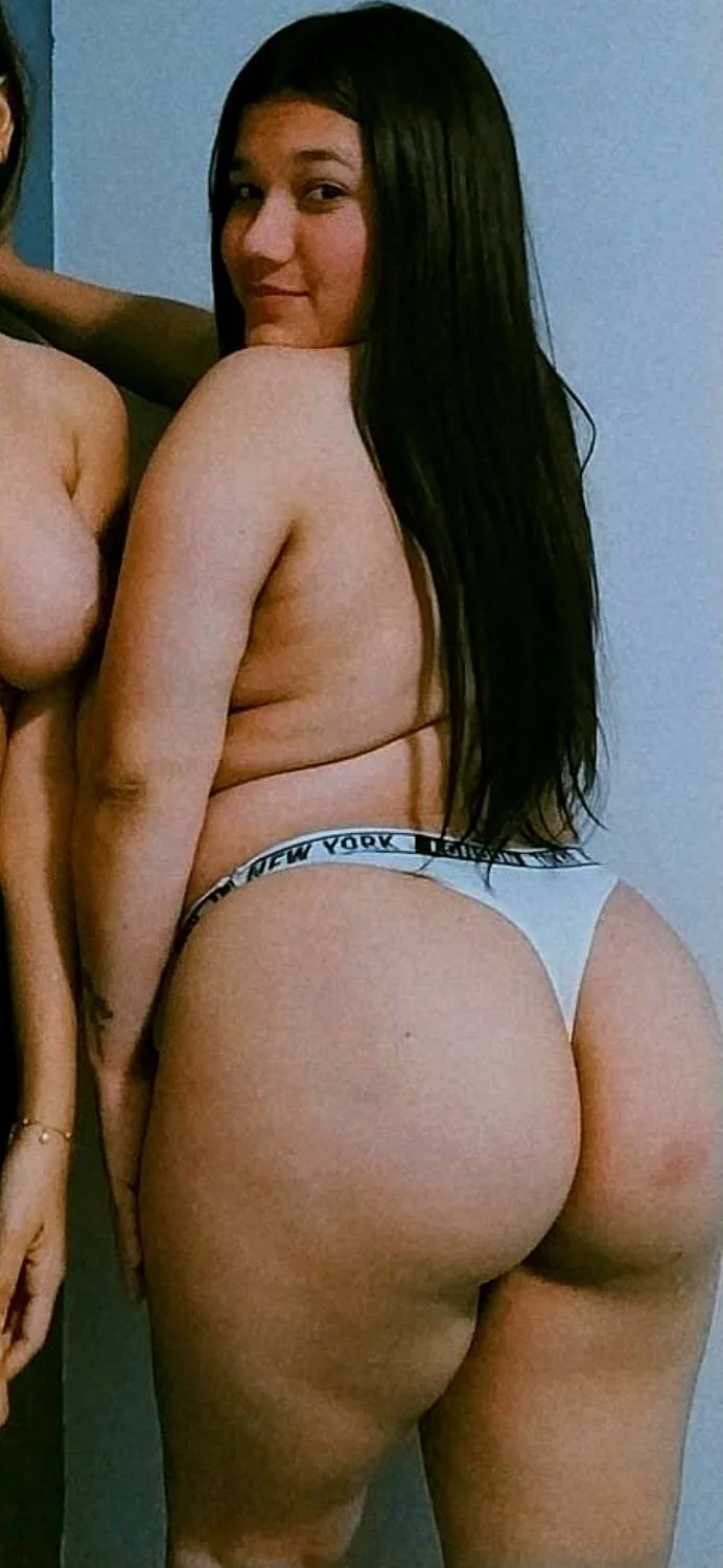 Pendeja gordibuena con enormes y gigantes tetas con su amiga trolas putitas image 8