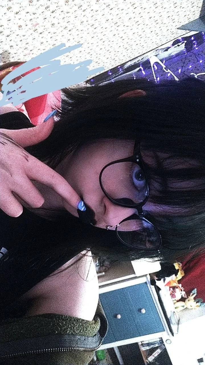Zoe 18 image 2