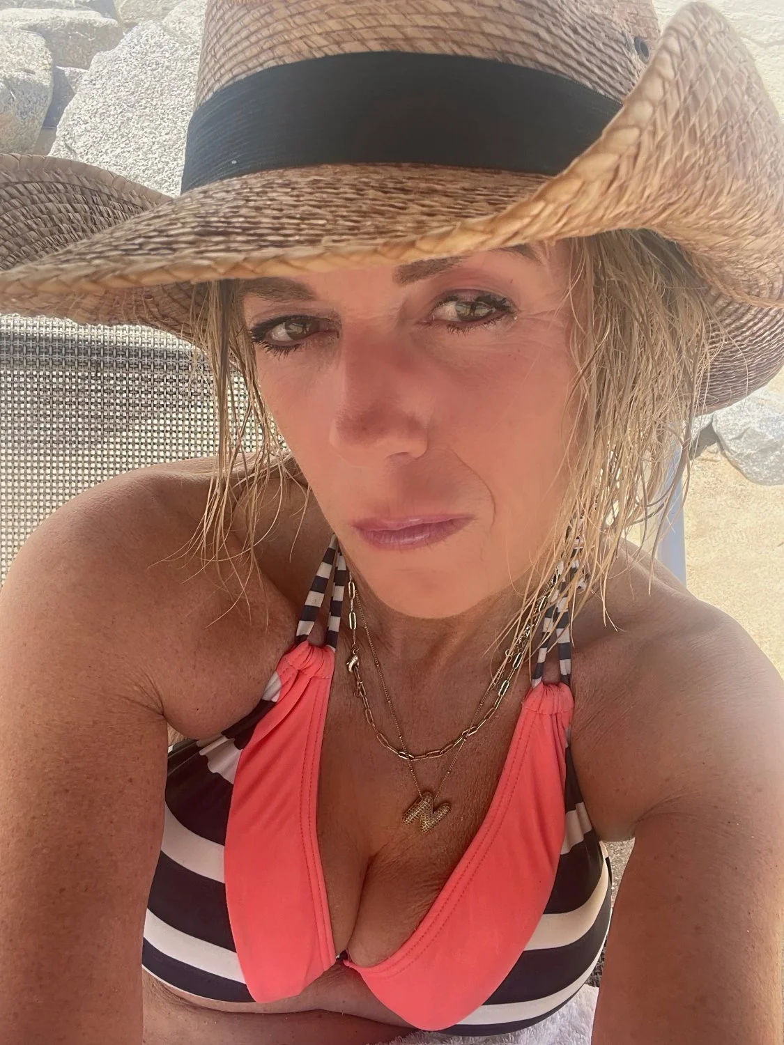 Repost if you would fuck me!?😘 image 2