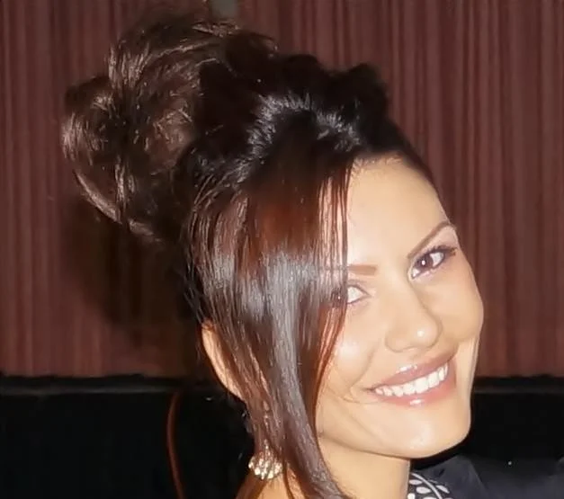 Iguana - Beautiful face with tied hair main image