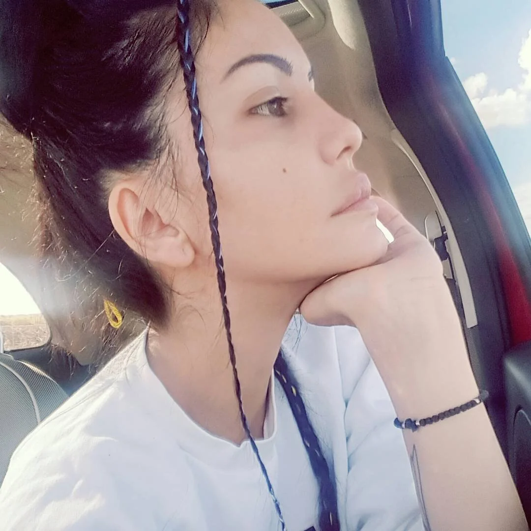 Iguana - Beautiful face with tied hair image 16