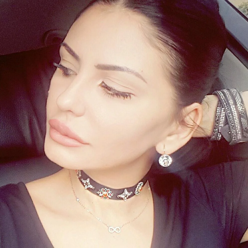 Iguana - Beautiful face with tied hair image 18