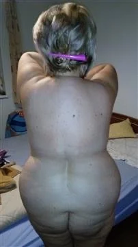 Liz is a SBBW Hungarian with huge saggy udders. image 22