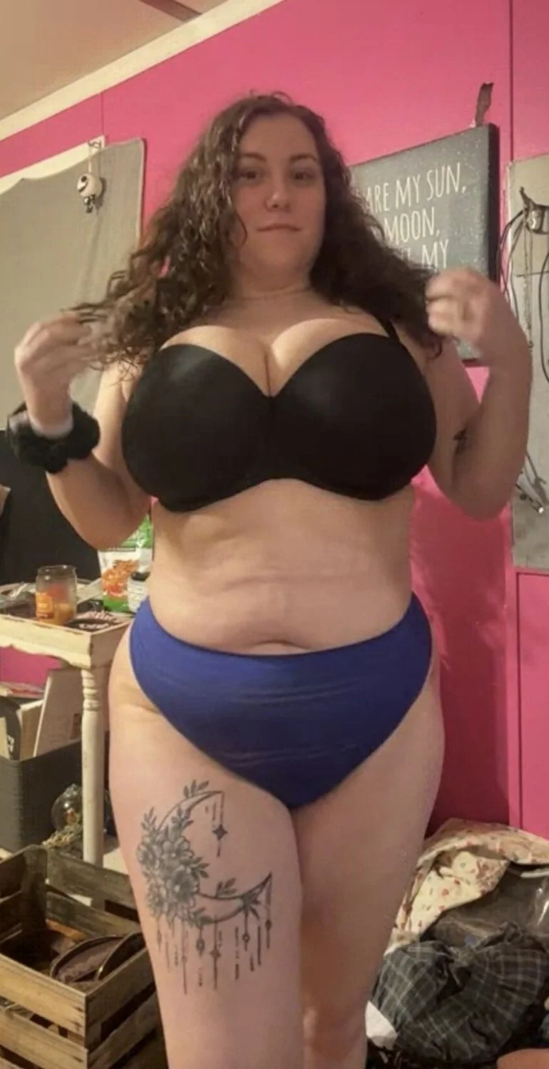 Busty pig showing off!! Dm for her bare milkers! image 10