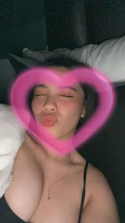 Putinha vazada pelo ex caiu na net de 4 mostrando a buceta! Novinha vazou vídeo novo erome anal br cover image