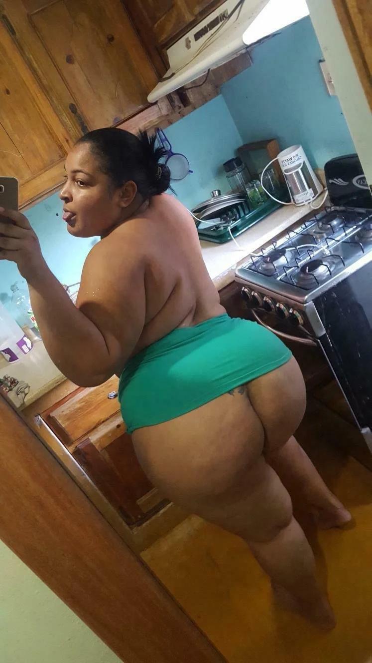Thick auntie main image
