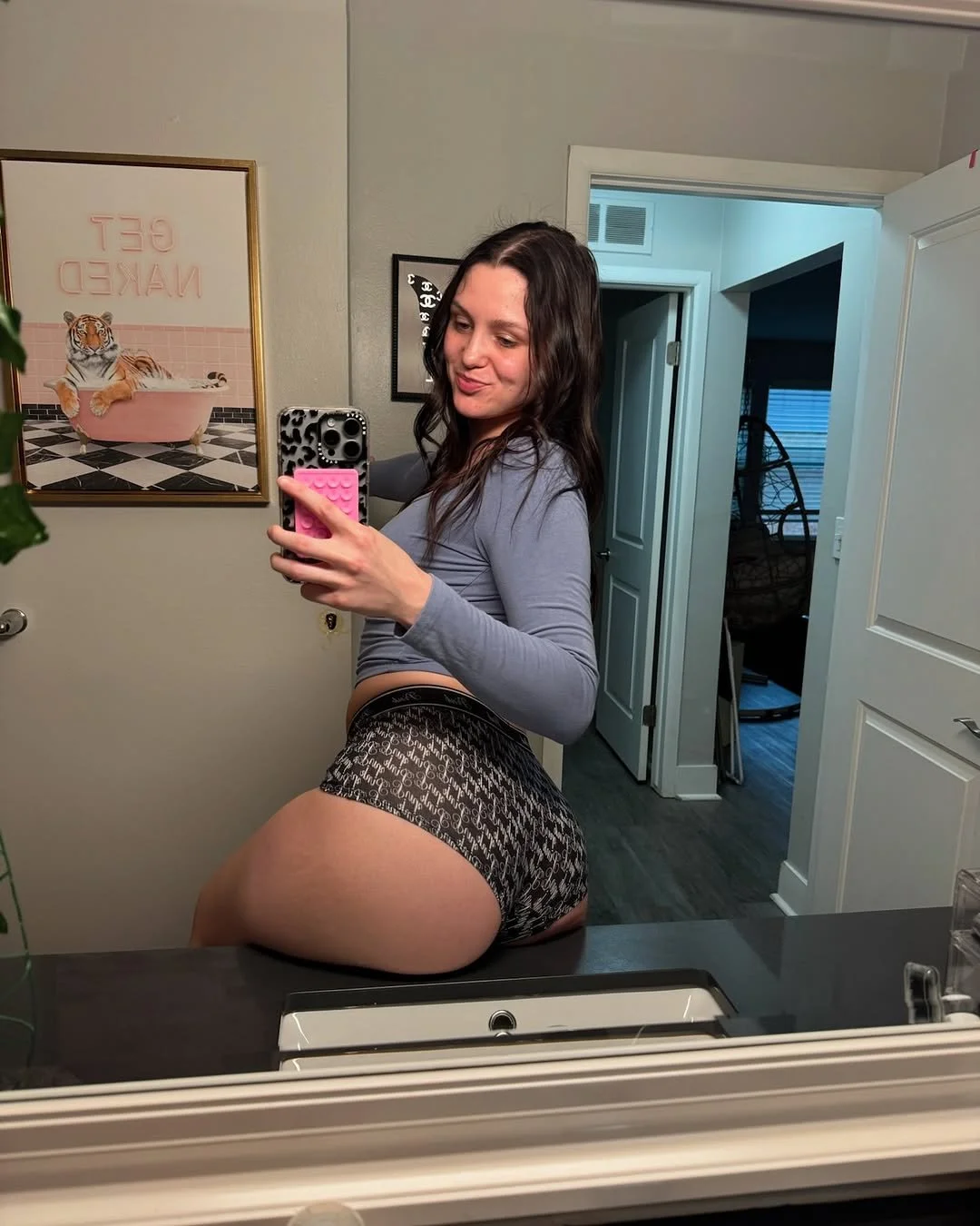 Hottie image 3