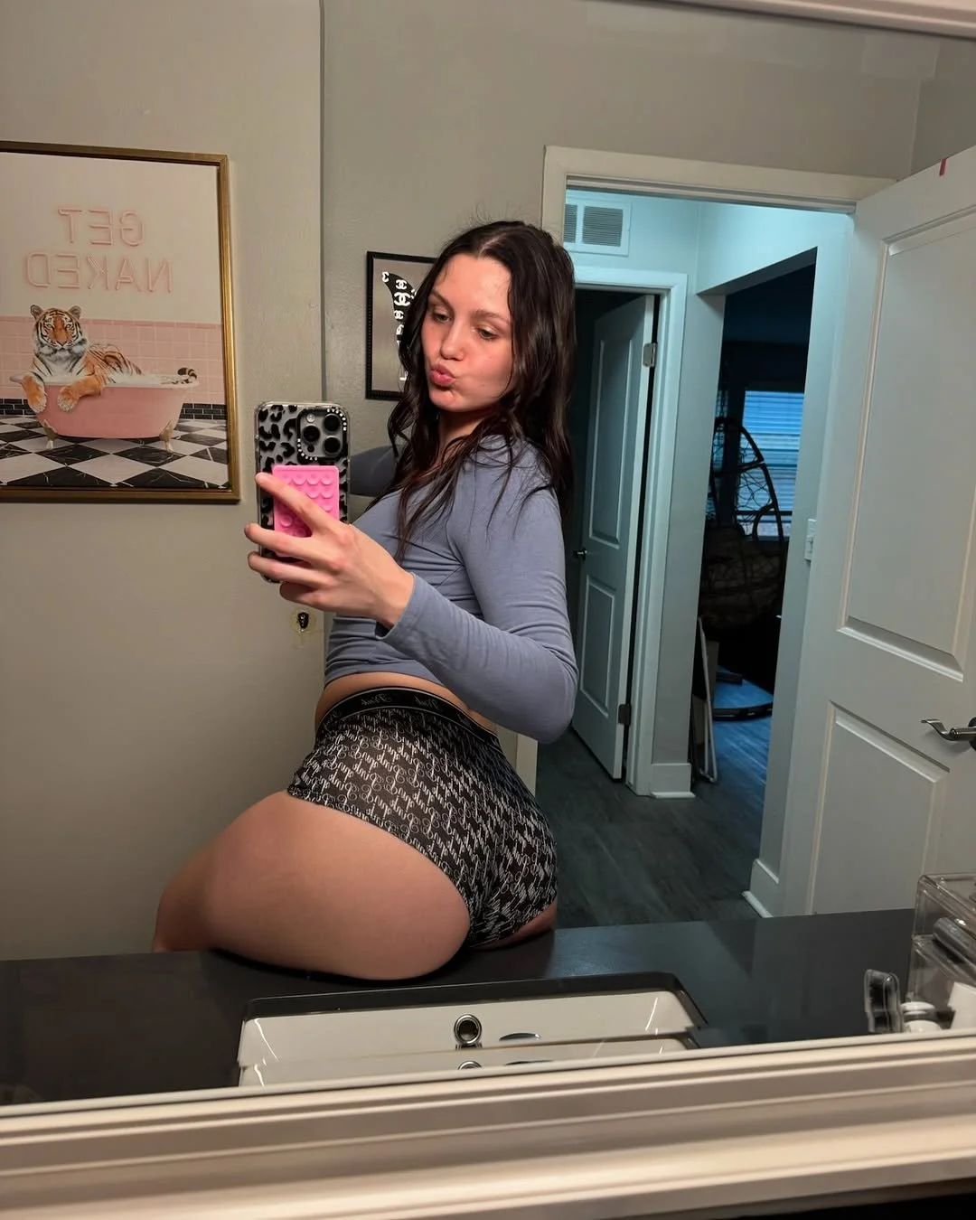 Hottie image 5