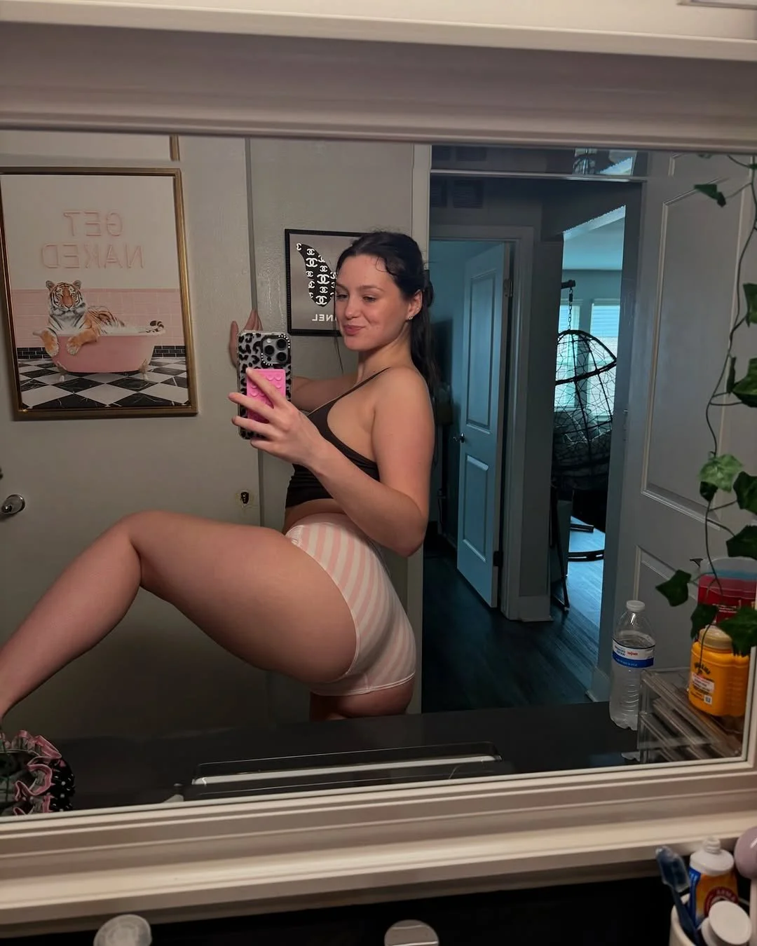 Hottie image 6
