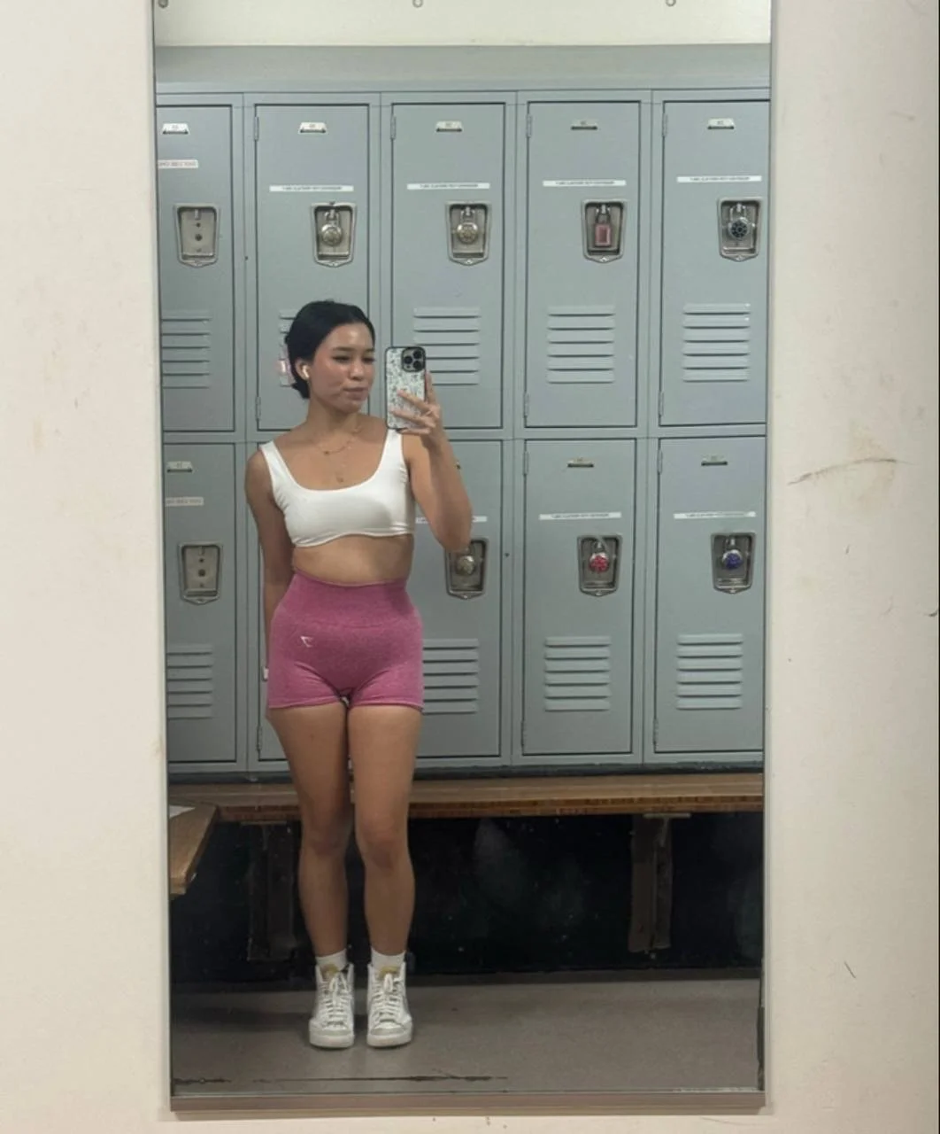 Sexy gym Asian babe (repost) image 2