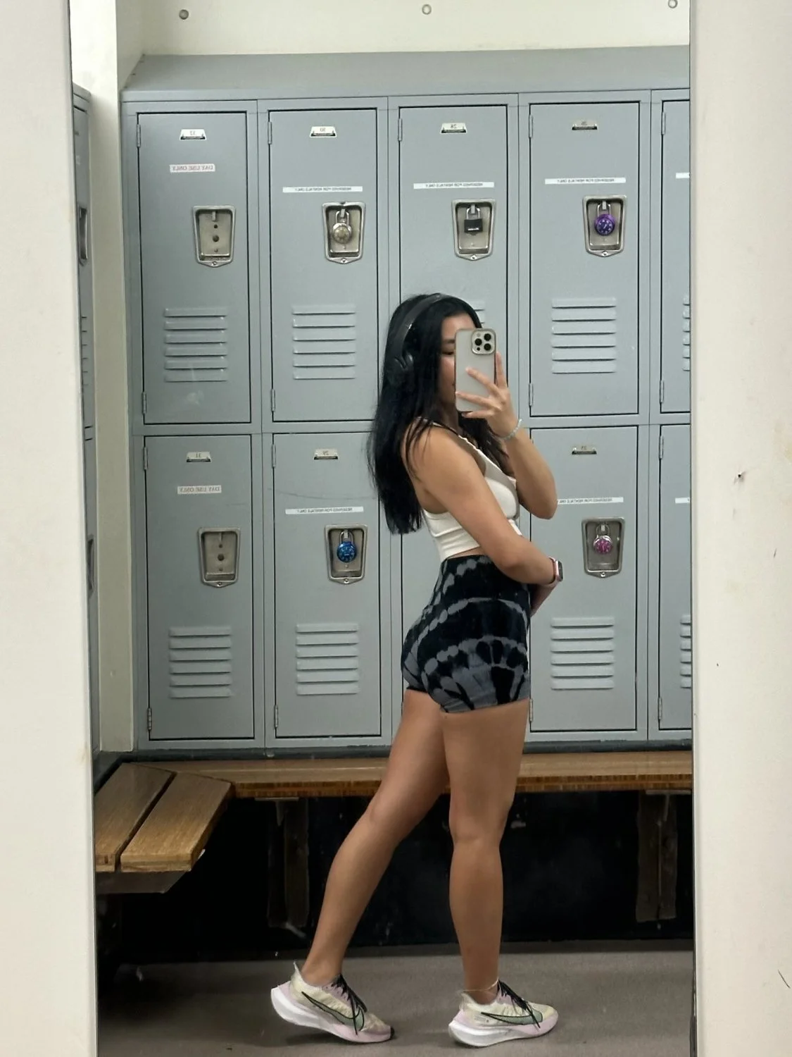 Sexy gym Asian babe (repost) image 9