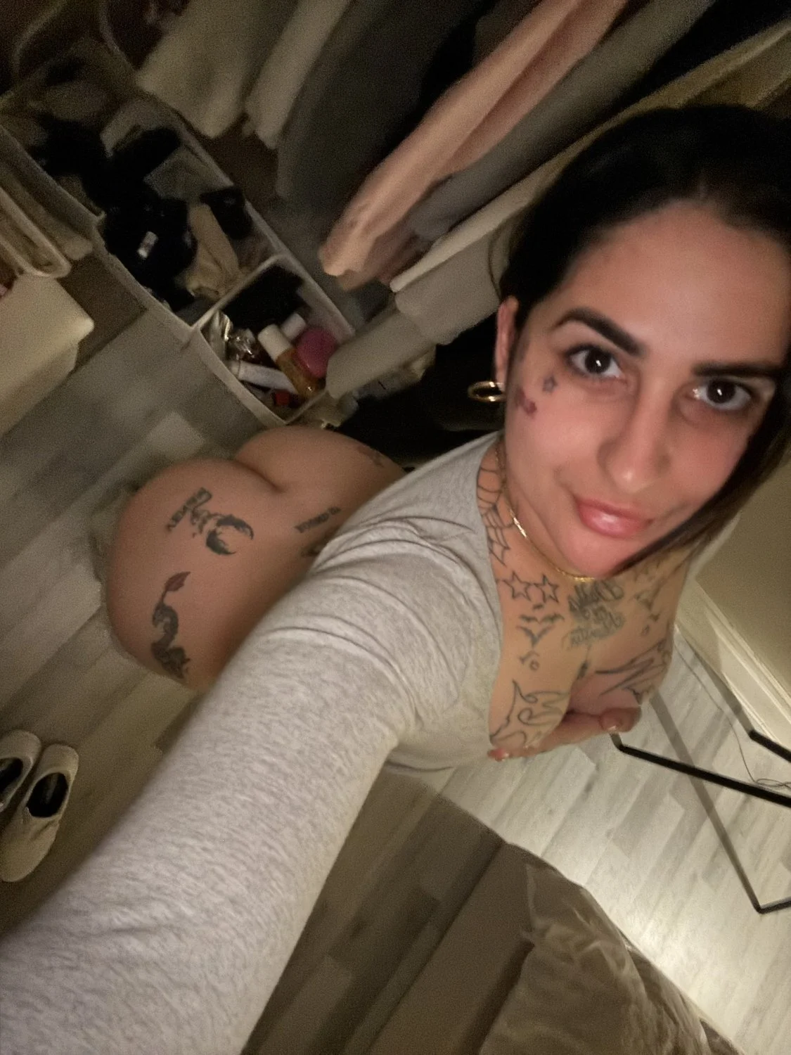 Face tatted ass flexing baddie image 1