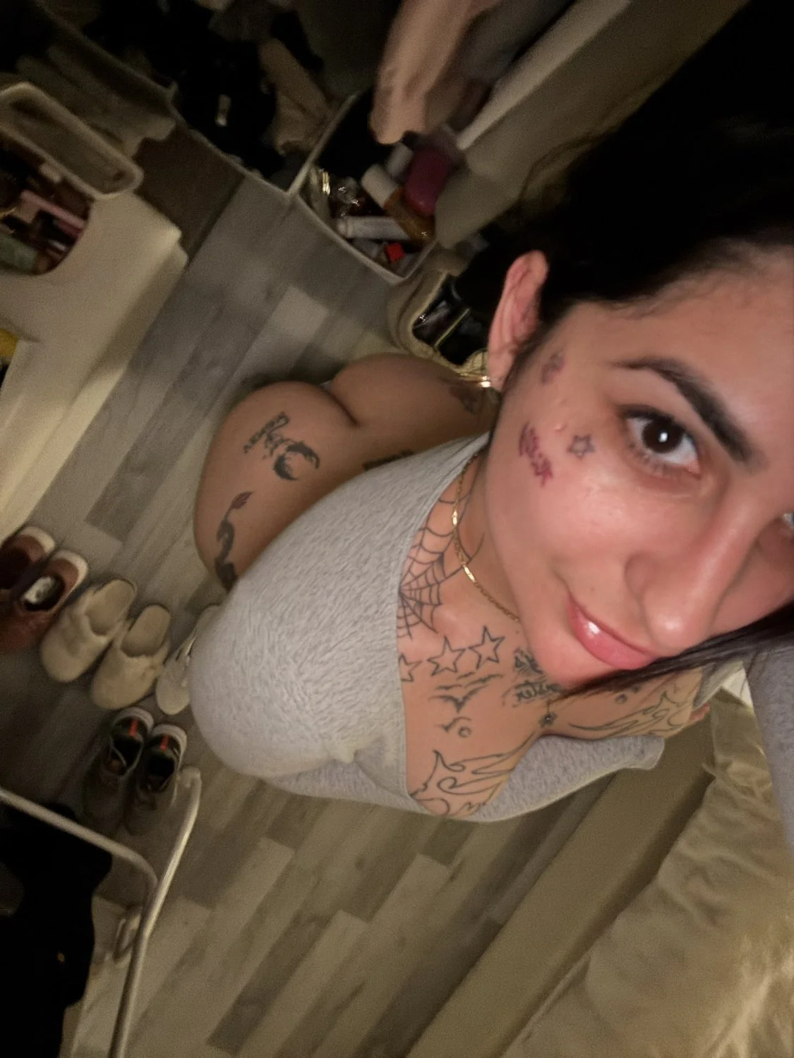 Face tatted ass flexing baddie image 2