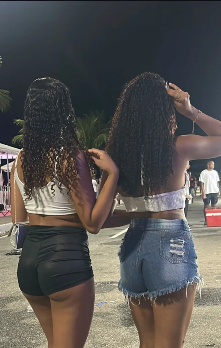 2 safadas 🤤 image 4