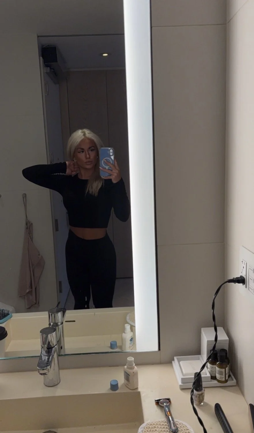 Human sex-doll Lauren image 6