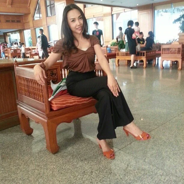 Thai schoolteacher-mom's affair with her student image 14