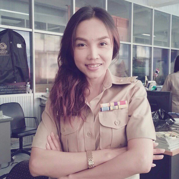 Thai schoolteacher-mom's affair with her student image 9
