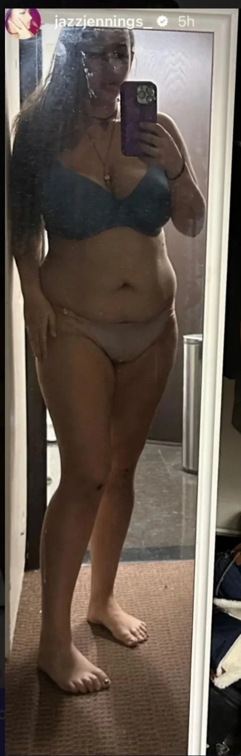 Jazz Jennings sexy feet main image