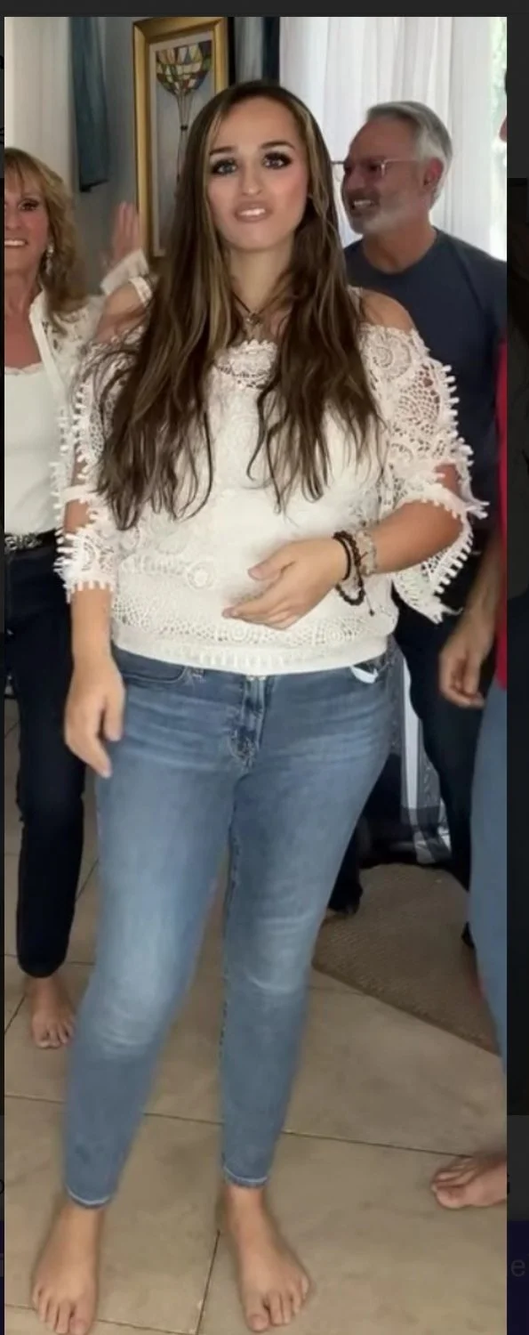 Jazz Jennings sexy feet image 2