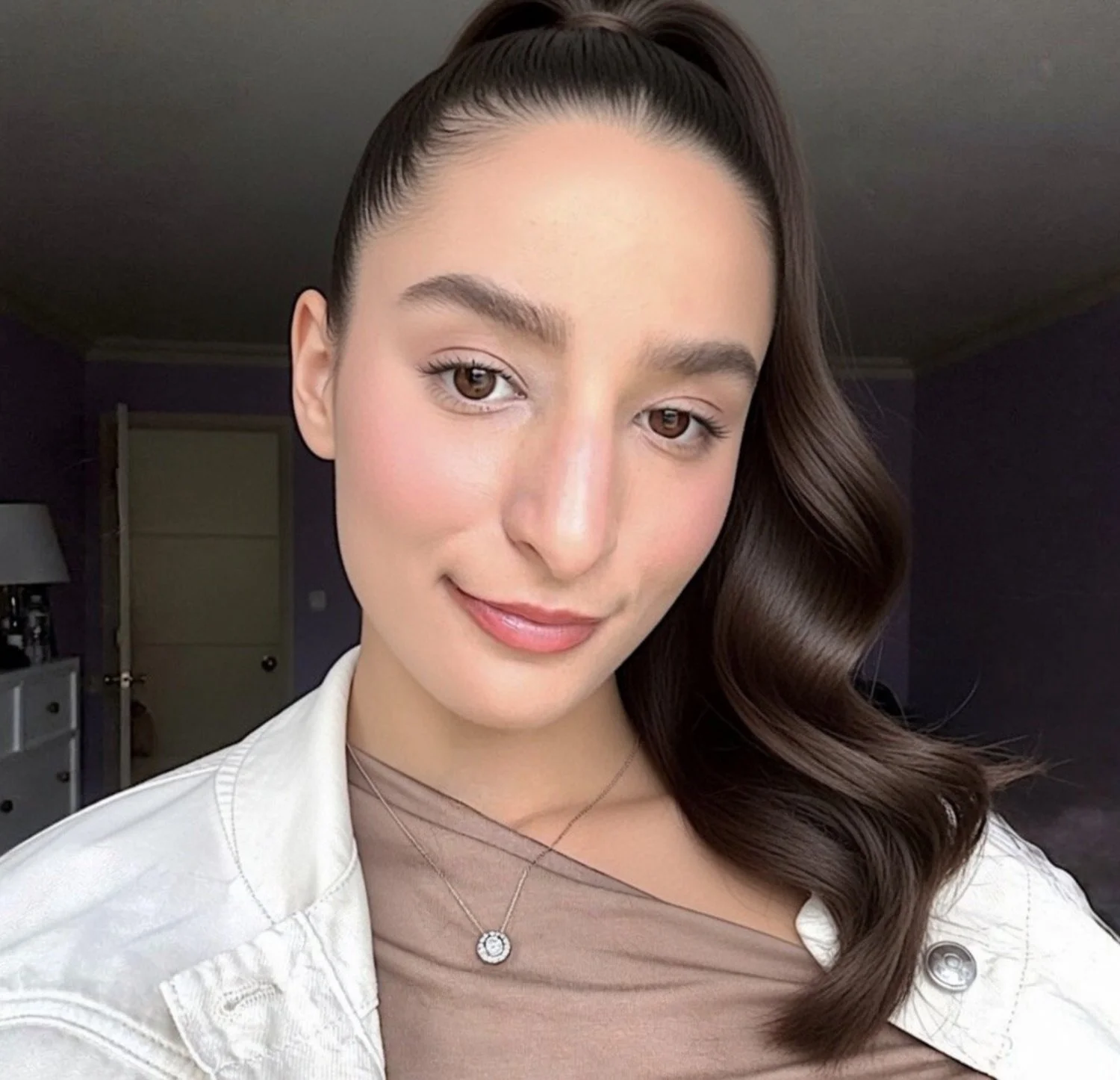I'd like to take a few minutes to honor LD's beauty. Imagine those lips on your cock image 3