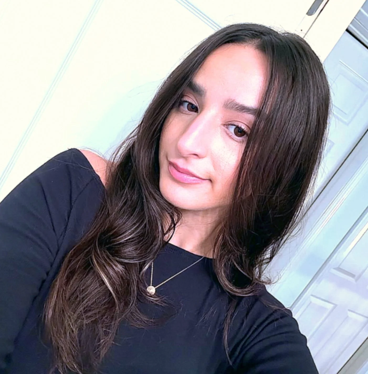 I'd like to take a few minutes to honor LD's beauty. Imagine those lips on your cock image 4