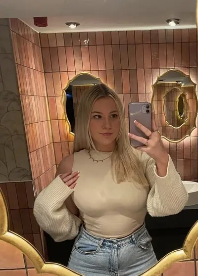 Emma Looks Great! cover image