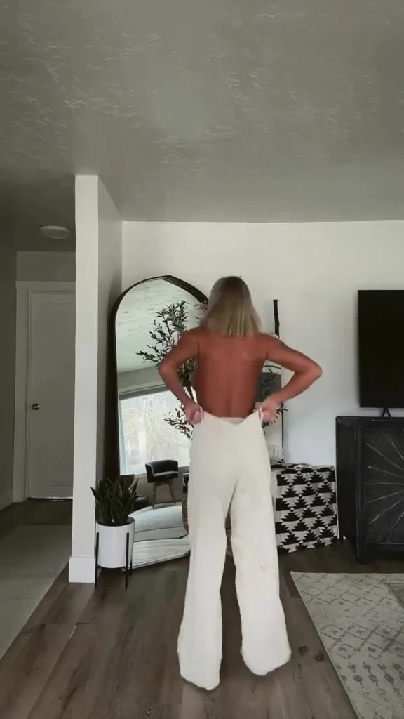 Smoking Hot MILF image 8