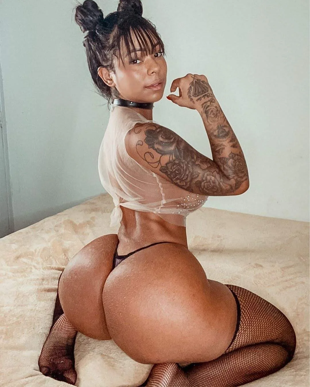 Tremenda culo esta negra!! image 8