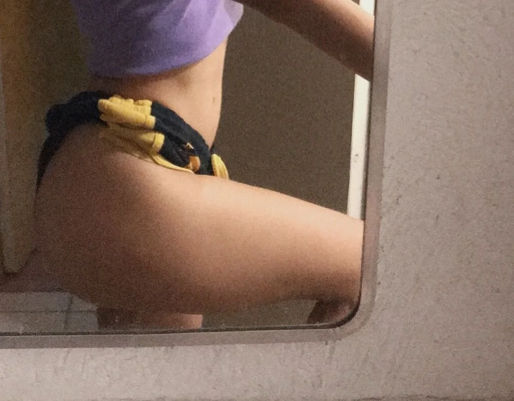 Esta morrita flaquita es toda una puta con un rico culito image 19