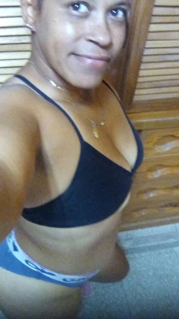 CUBA PAIS DE LAS PUTAS MAS CALIENTES LES PRESENTO A MI AMIGA Y NOVIA DAINA COMENTÉN SI LES GUSTA image 2