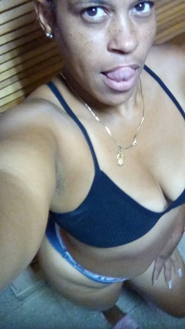 CUBA PAIS DE LAS PUTAS MAS CALIENTES LES PRESENTO A MI AMIGA Y NOVIA DAINA COMENTÉN SI LES GUSTA image 3