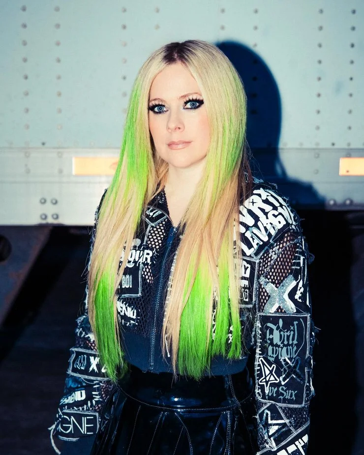 And now, ladies and gentlemen, here’s Avril Lavigne! Feel free to edit or caption these pics. image 10