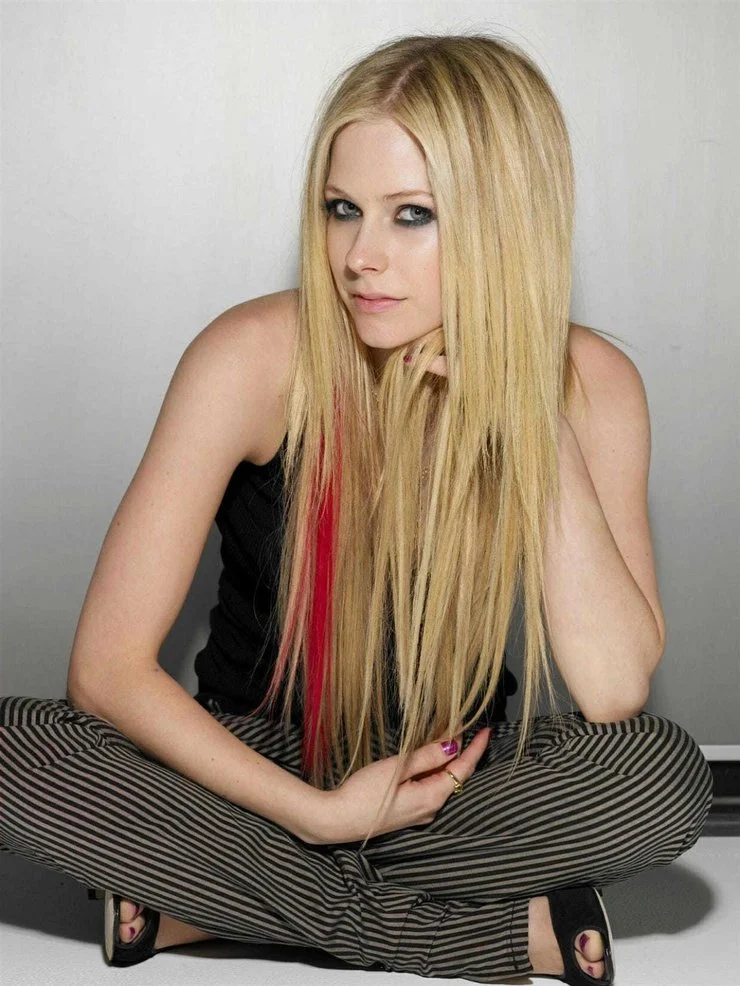 And now, ladies and gentlemen, here’s Avril Lavigne! Feel free to edit or caption these pics. image 14