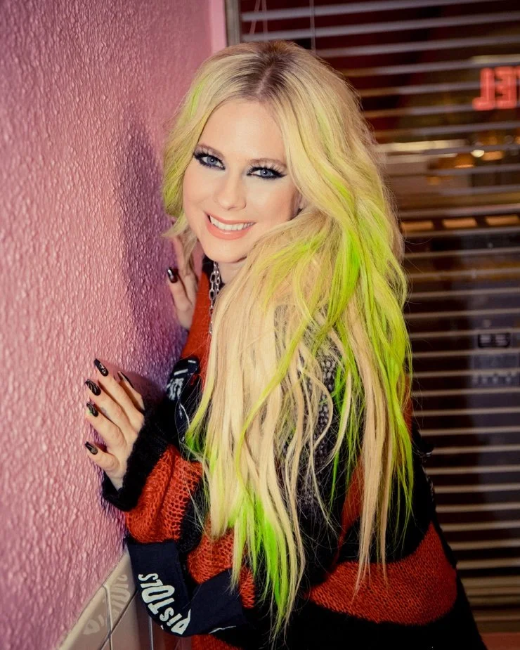 And now, ladies and gentlemen, here’s Avril Lavigne! Feel free to edit or caption these pics. image 16