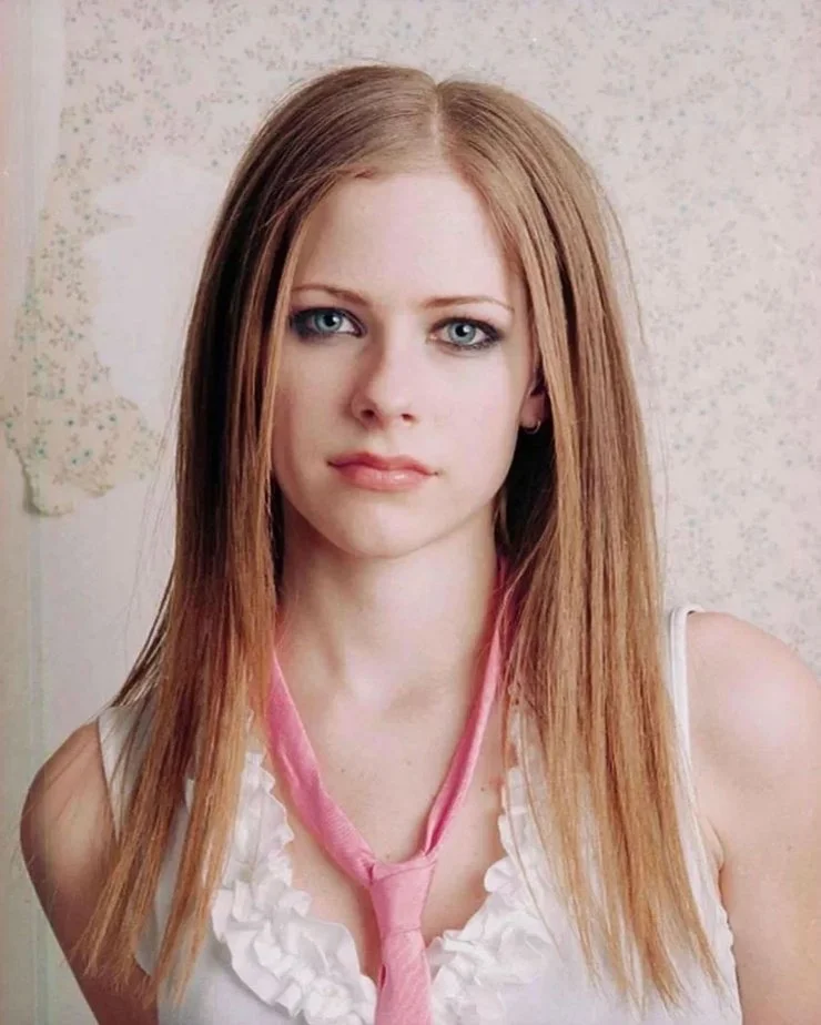 And now, ladies and gentlemen, here’s Avril Lavigne! Feel free to edit or caption these pics. image 7