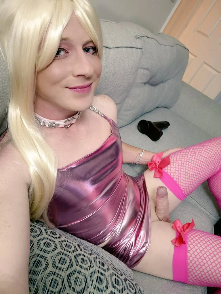 Sissy Zoe again x image 9