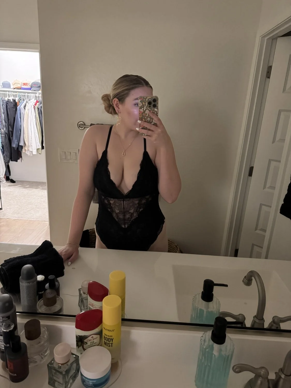 Blonde slut image 2