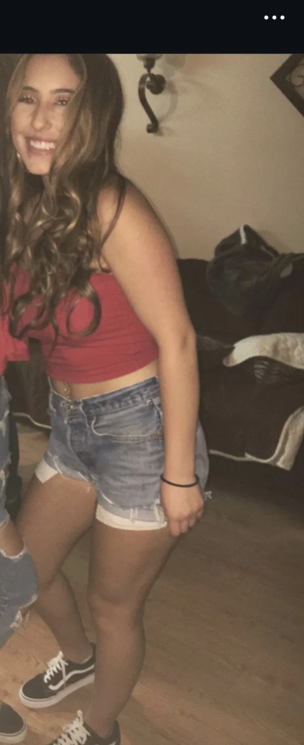 Meet sydney, always loved her tight stomach with thick thighs and very busty. image 10