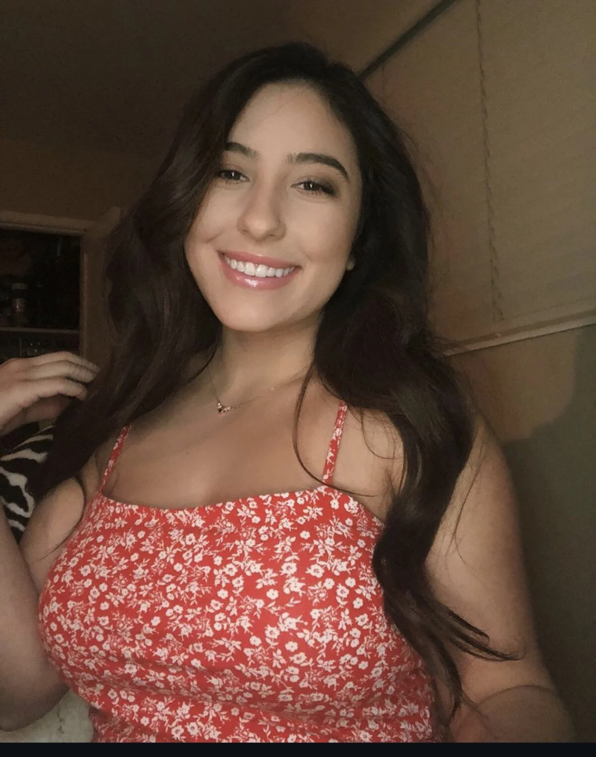 Meet sydney, always loved her tight stomach with thick thighs and very busty. image 14