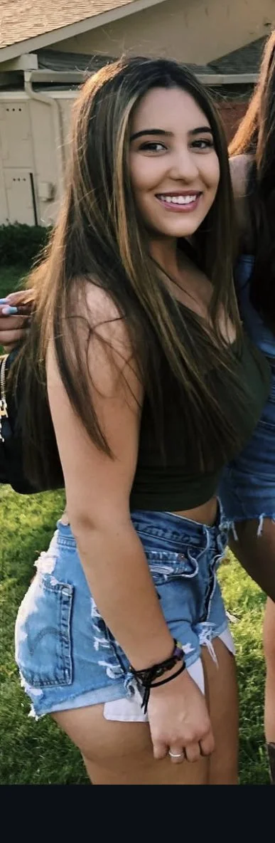 Meet sydney, always loved her tight stomach with thick thighs and very busty. image 16