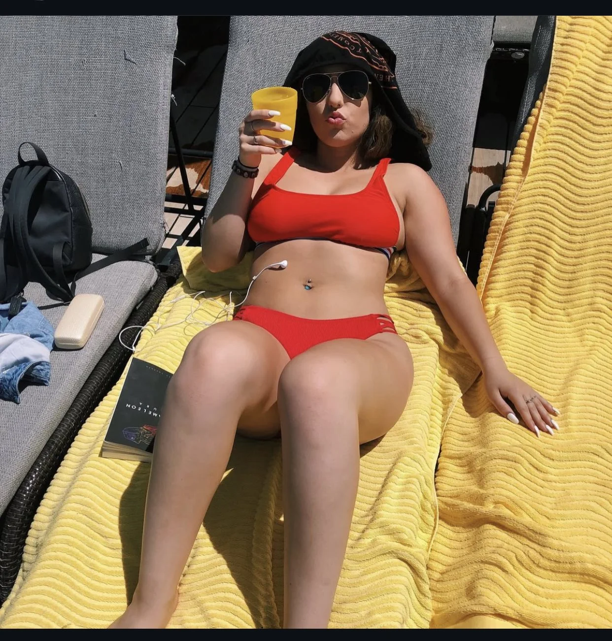 Meet sydney, always loved her tight stomach with thick thighs and very busty. image 19