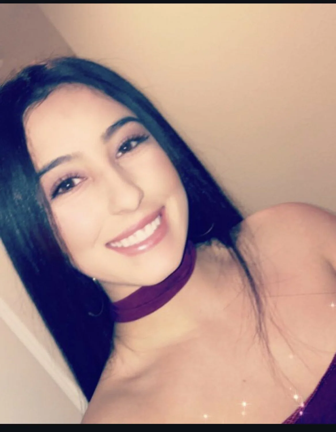 Meet sydney, always loved her tight stomach with thick thighs and very busty. image 2