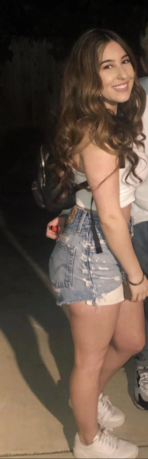 Meet sydney, always loved her tight stomach with thick thighs and very busty. image 21