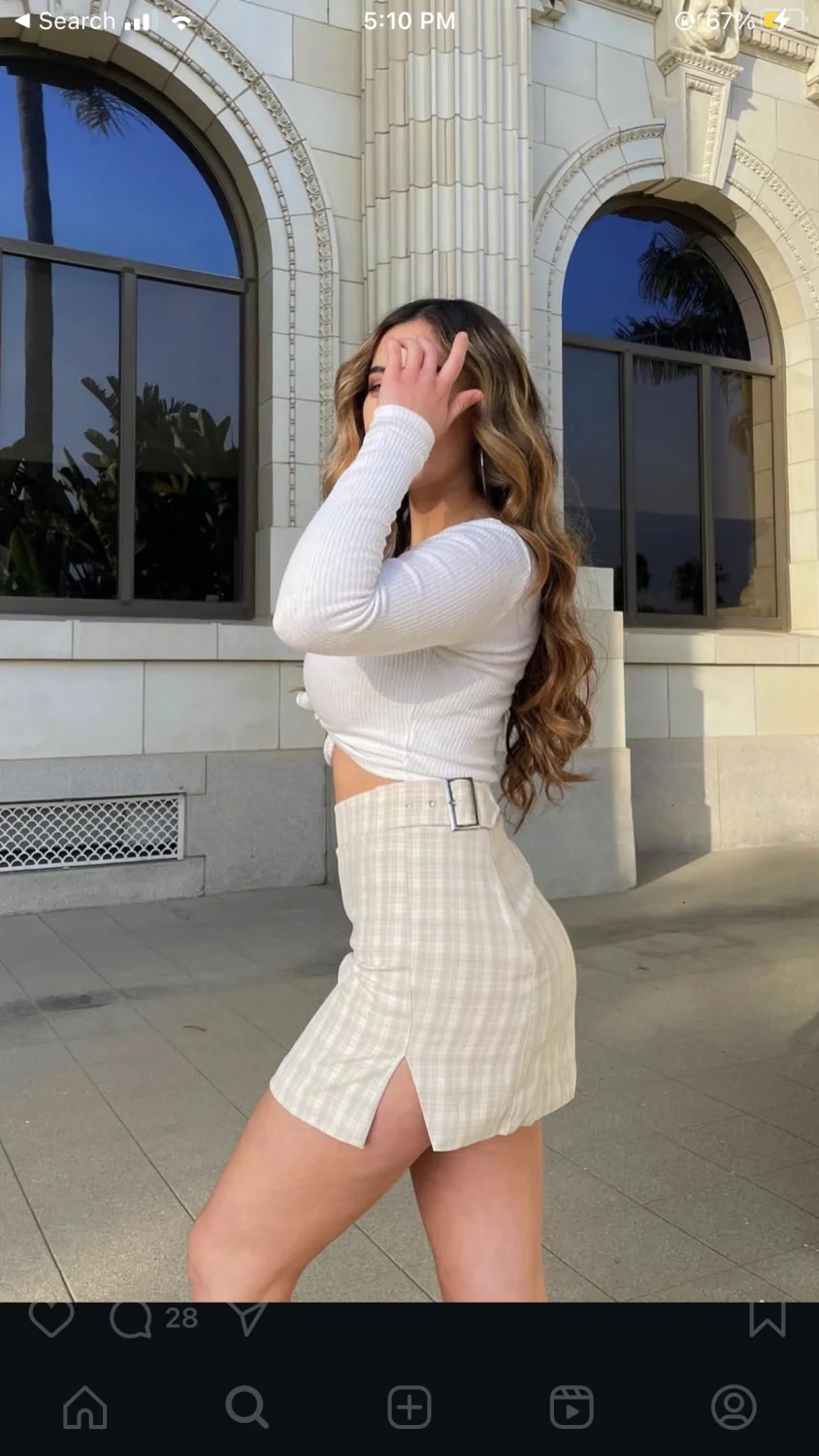 Meet sydney, always loved her tight stomach with thick thighs and very busty. image 32